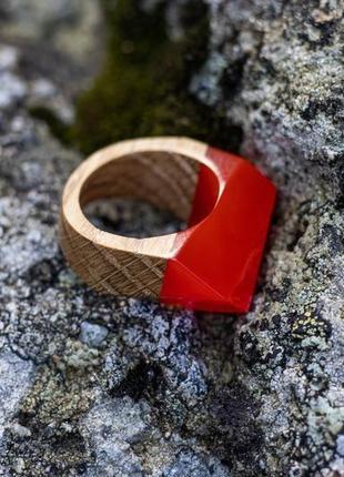 Дерев'яна яний перстень з епоксидною смолою4 фото