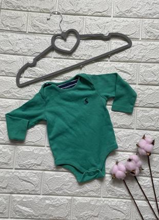Боди зеленого цвета с длинным рукавом на мальчика 6-9 месяцев