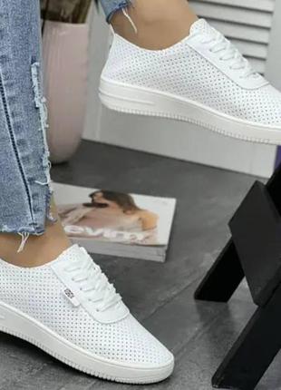 Кросівки жіночі білі літні (в-14-26)