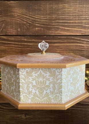 Шкатулка для украшений.