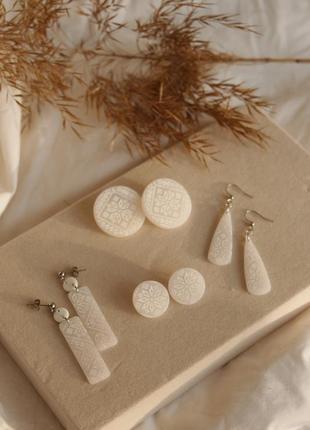 Сережки в етно стилі, напівпрозорі сережки з білою вишивкою, українські прикраси, вишивка