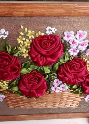 Картина вышитая лентами розы в корзине5 фото