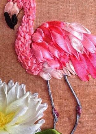 Картина вышитая лентами фламинго и лотос3 фото