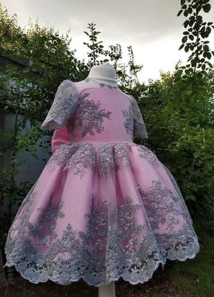 Розовое платье  с гипюром детское  нарядное