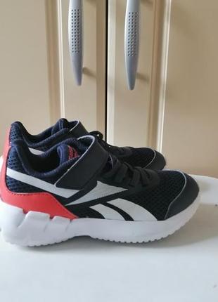 Кросiвки дитячi reebok на стопу 17,5-18 см стан нових.