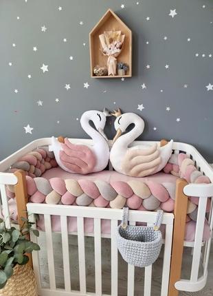 Дитяча декоративна подушка лебідь в ліжечко7 фото