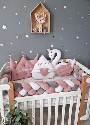 Дитяча декоративна подушка лебідь в ліжечко4 фото