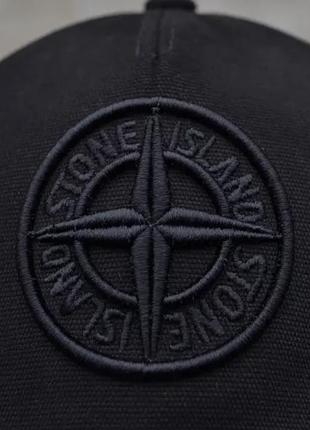 Кепка летняя stone island черного цвета с вышитым логотипом4 фото