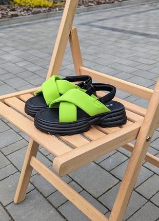 Босоніжки для дівчаток