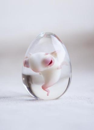 Эмбрион инопланетянин в эпоксидной смоле в форме яйца1 фото