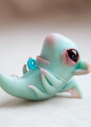 Милый фантастичный инопланетянин пришелец из полимерной глины с крылышками коллекционная игрушка6 фото