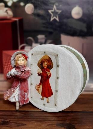 Ватяна іграшка за мотивами старовинної різдвяної листівки5 фото