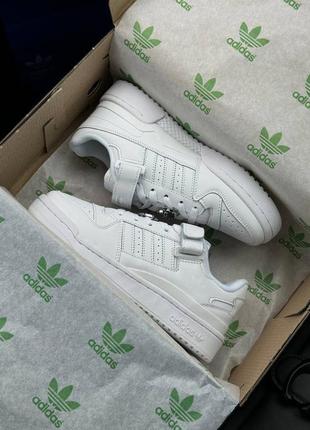 Жіночі шкіряні кросівки adidas originals forum 84 low all white адідас форум4 фото