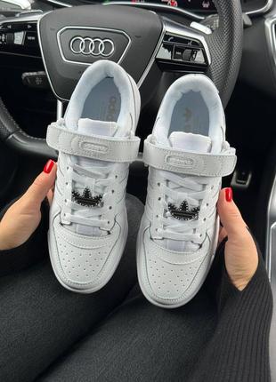 Женские кожаные кроссовки adidas originals forum 84 low all white адедас форум8 фото