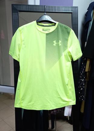 Футболка от under armour.