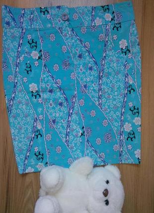 Яскрава літня спідниця, гарно підкреслює фігуру.розмір xs / s.