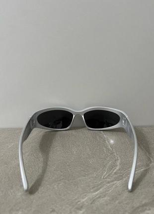 Солнцезащитные очки в стиле y2k серые7 фото