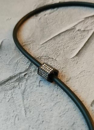 Каучуковый шнур с подвеской-шармом2 фото