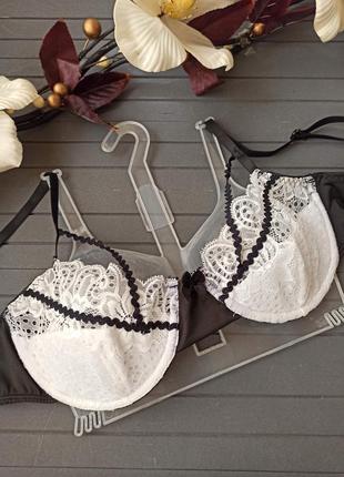 Гарний мереживний бюстгальтер із напівм'якими чашечками 85а/в