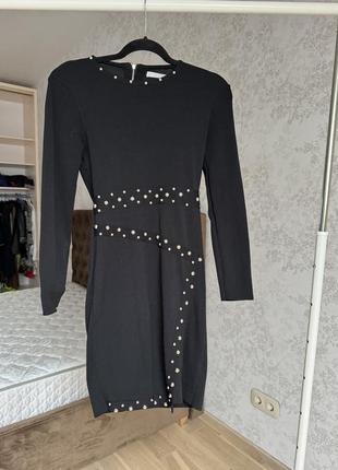 Трикотажное черное платье1 фото