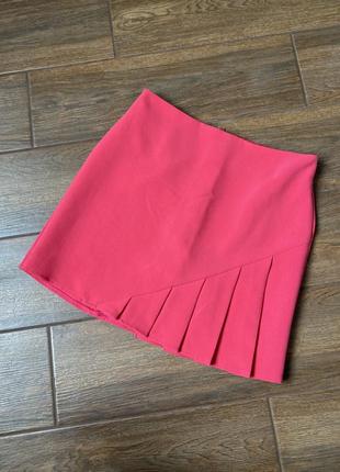 Классная розовая юбка со складками на подкладке