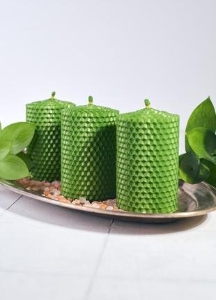 Цікавий подарочний набір зелених еко свічок з вощини для дому та декору1 фото