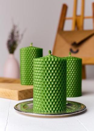 Цікавий подарочний набір зелених еко свічок з вощини для дому та декору2 фото