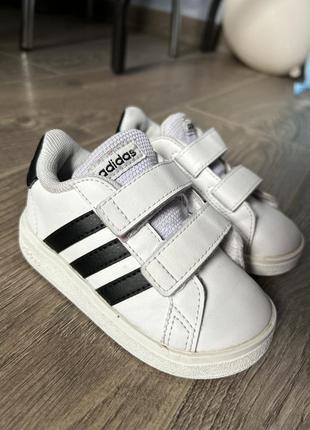 Кросівки adidas 21розмір2 фото