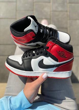 Жіночі кросівки nike air jordan 1 retro high black white red v2 знижка sale  | smb3 фото