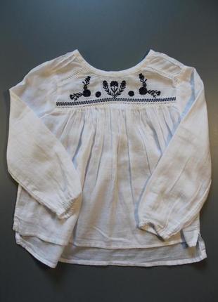 Белая блузочка с ручной вышивкой и сеткой для девочки 3-6 лет2 фото