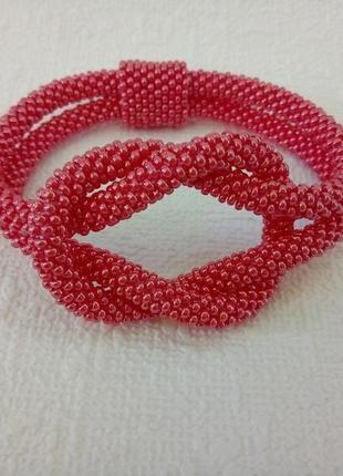 Красный узелочек - браслет,украшение, жгут из бисера1 фото