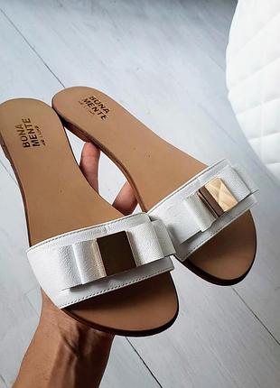 Шльопанці з натуральної шкіри