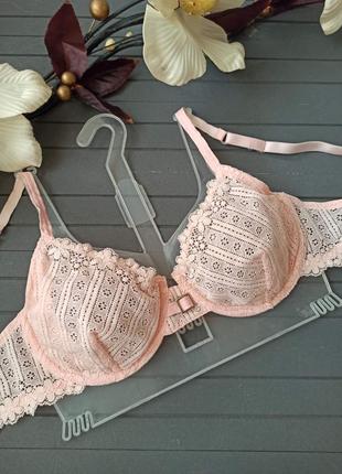 Красивый итальянский бюстгальтер с мягкими чашками 75c