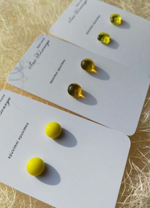 Сережки-пусети зі скла, жовта гама3 фото