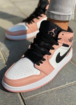 Жіночі кросівки nike air jordan 1 retro pink quartz знижка sale | smb7 фото