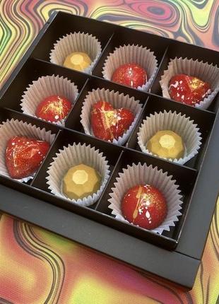 Шоколадні цукерки ручної роботи leeloo red & gold3 фото