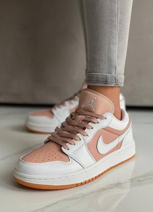 Жіночі кросівки nike air jordan 1 low tan white знижка sale | smb8 фото