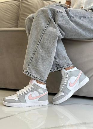 Жіночі кросівки nike air jordan 1 grey pink знижка sale | smb10 фото