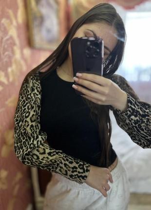 Кофта zara с леопардовыми рукавами