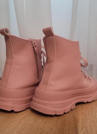 Кеды-ботинки, 38 размер
 розовые пудровые кеды высокие кроссовки сникерсы летние, осенние reservec7 фото