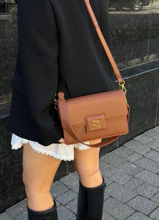 Жіноча сумка miumiu shoulder leather bag brown1 фото