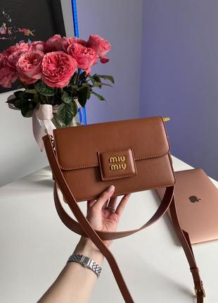Жіноча сумка miumiu shoulder leather bag brown4 фото