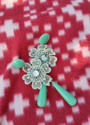 Сережки с камнем