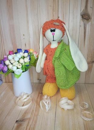 Игрушка вязаная зайка .