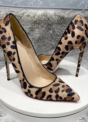 Леопардовые туфли на каблуке1 фото