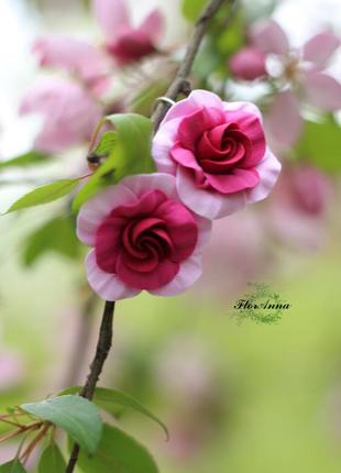 Сережки кольору фуксія з трояндами з полімерної глини3 фото