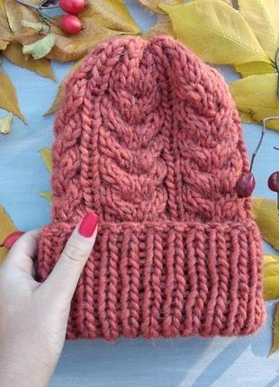 Объёмная зимняя шапка с косами