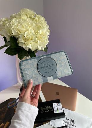 Женский кошелек coach dempsey large wallet in signature jacquard blue2 фото