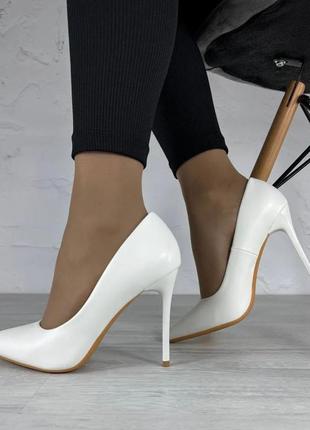 Белые женские туфли1 фото