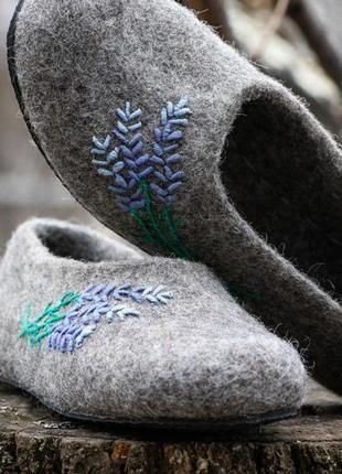 Валяні тапочки із ручною вишивкою вовняні капці домашні жіночі тапки6 фото